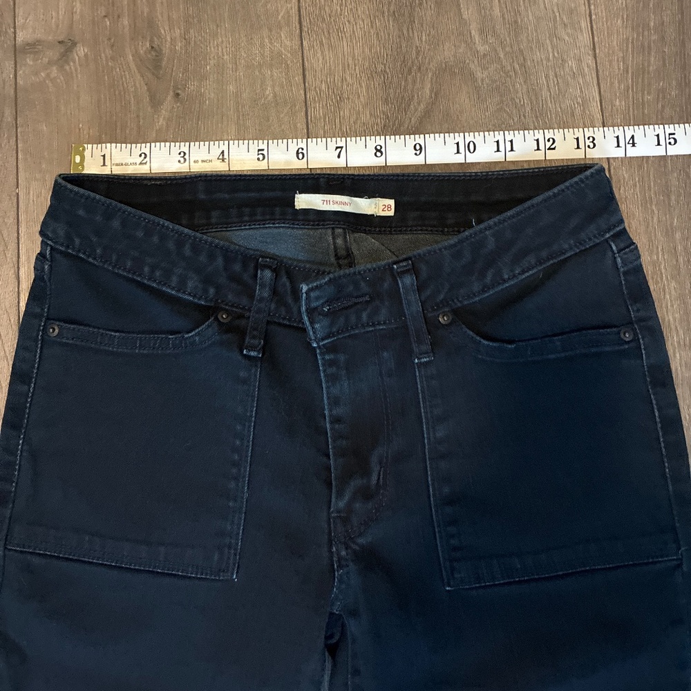 Levi’s 711 skinny (dark blue)